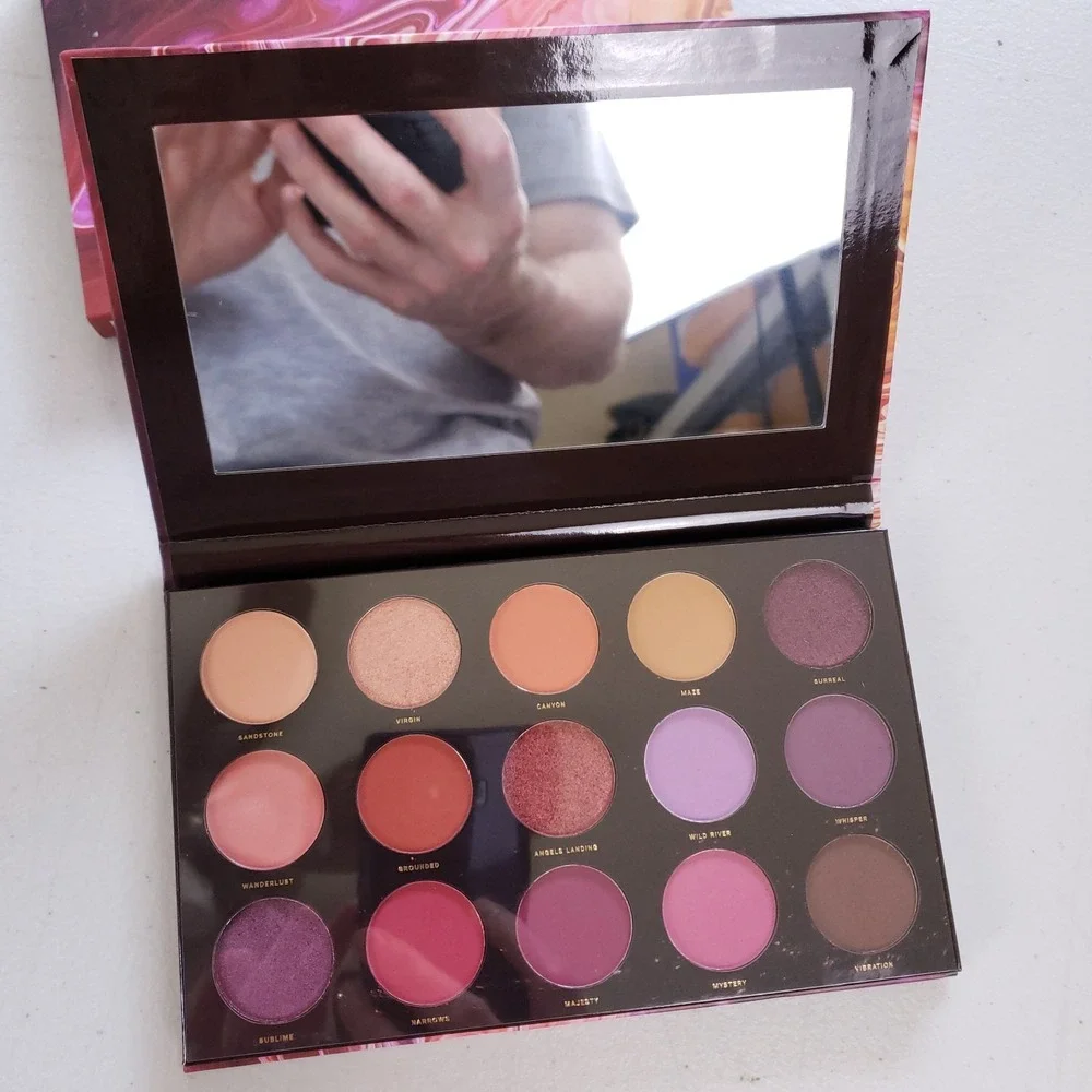 Hipdot Zion‎ Eyeshadow Palette 15 Color Pigmented Blendable Matte Shimmer Vegan